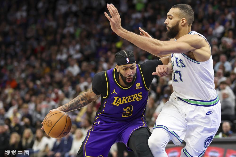 身披湖人战 身披湖人战